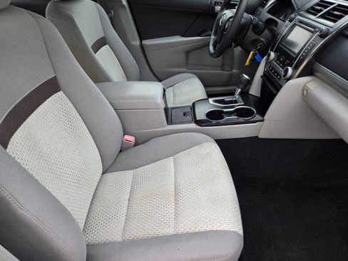 Used 2014 Toyota Camry LE FWD image 11