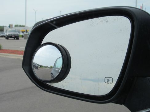 Used 2023 Toyota Highlander L FWD image 11