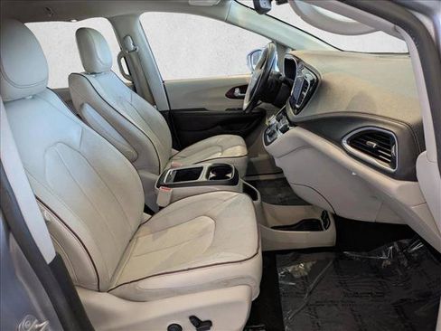 Used 2019 Chrysler Pacifica Limited FWD image 20