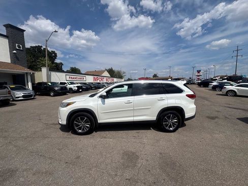 Used 2019 Toyota Highlander XLE FWD image 5