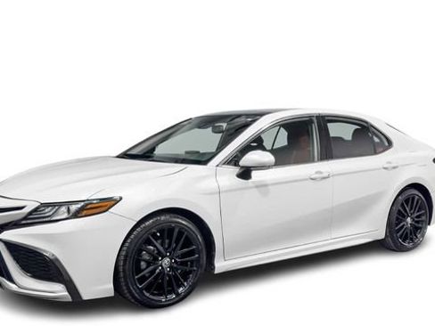 Used 2023 Toyota Camry XSE FWD image 5