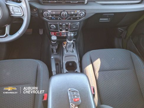 Used 2024 Jeep Wrangler Unlimited Rubicon 4xe AWD/4WD image 12