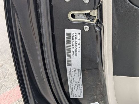 Used 2023 Chrysler Pacifica Limited image 31