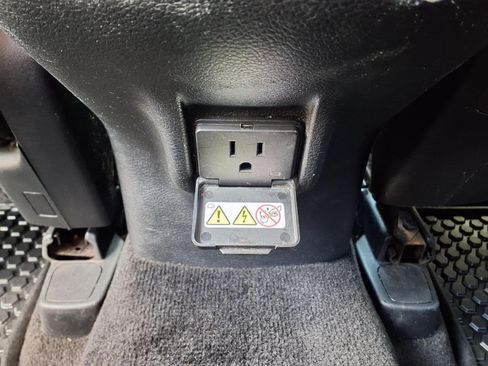 Used 2014 Jeep Cherokee Trailhawk w/ Cold Weather Group AWD/4WD image 14