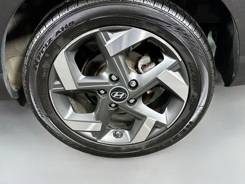 Used 2023 Hyundai Venue SEL image 29