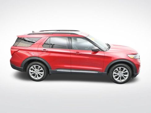 Used 2022 Ford Explorer XLT w/ Equipment Group 202A AWD/4WD image 25