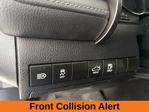 Used 2023 Toyota Camry SE image 9