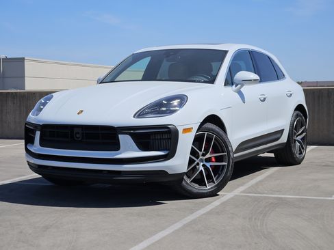 Certified 2026 Porsche Macan S AWD/4WD image 1