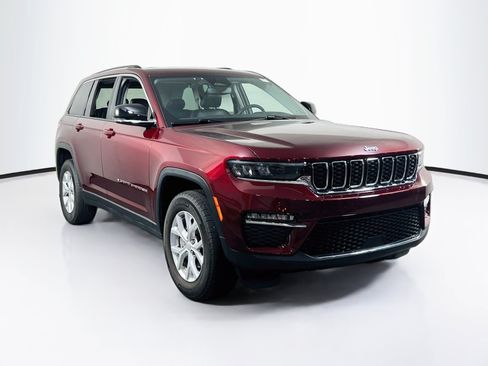 Used 2023 Jeep Grand Cherokee Limited w/ Trailer Tow Prep Group (B) AWD/4WD image 3