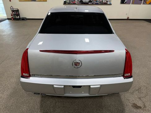 Used 2009 Cadillac DTS w/ Trunk Convenience Package FWD image 17