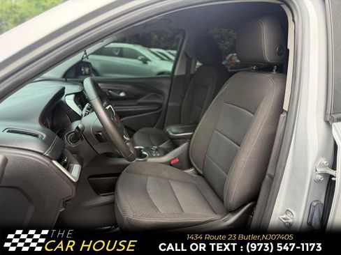 Used 2022 GMC Terrain SLE w/ Driver Convenience Package AWD/4WD image 16