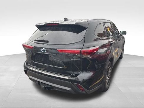 Used 2021 Toyota Highlander XLE image 5