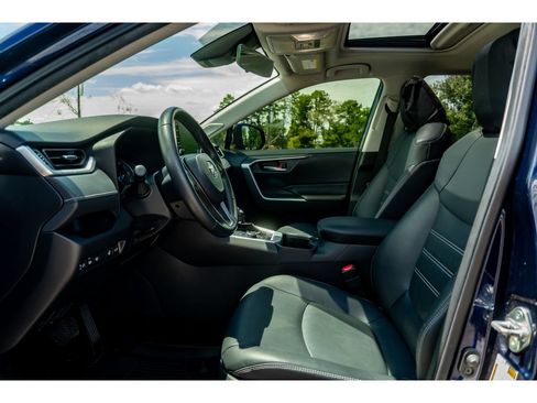 Used 2022 Toyota RAV4 XLE Premium AWD/4WD image 11