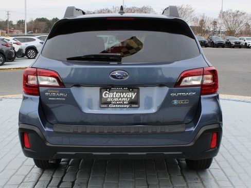Used 2018 Subaru Outback 2.5i Limited image 4