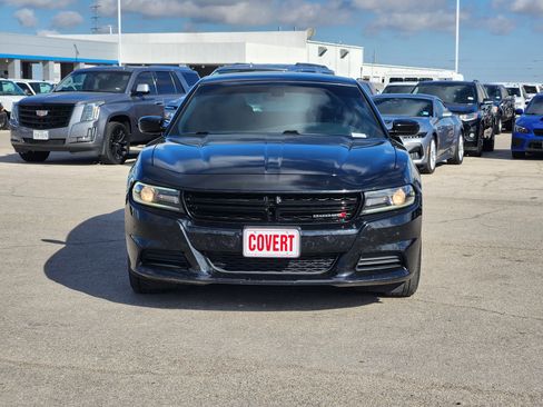 Used 2018 Dodge Charger SXT RWD image 2
