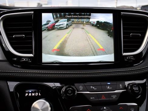 New 2026 Chrysler Pacifica Select FWD image 15