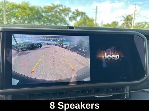 Used 2025 Jeep Wrangler Unlimited Rubicon AWD/4WD image 15