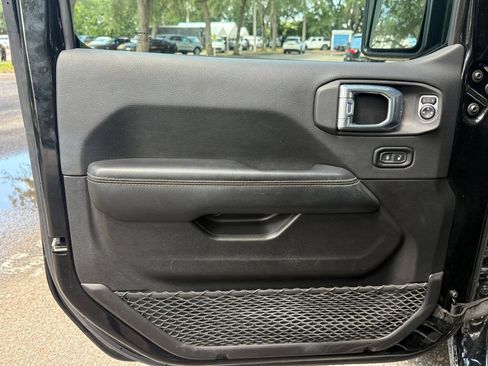 Used 2025 Jeep Wrangler Unlimited Sahara AWD/4WD image 18