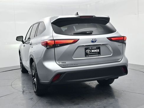 Used 2022 Toyota Highlander LE image 6