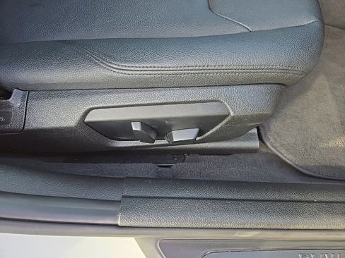 Used 2015 BMW 320i Sedan image 18