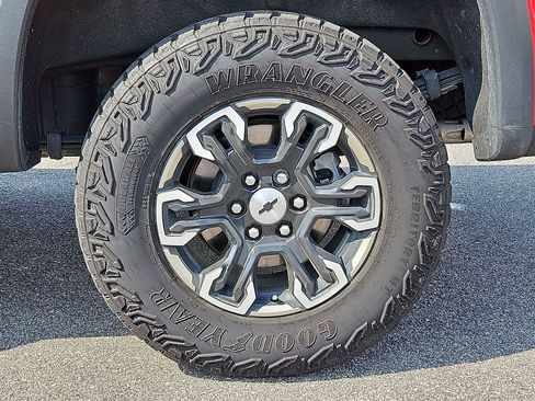 Used 2024 Chevrolet Silverado 1500 ZR2 w/ Technology Package AWD/4WD image 39