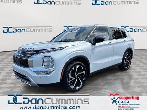 Used 2024 Mitsubishi Outlander SE FWD image 1