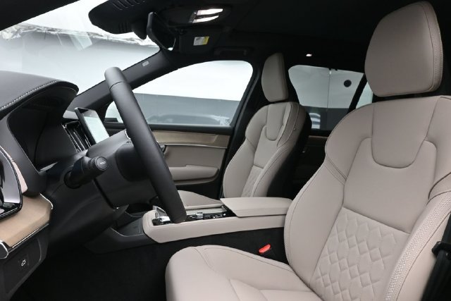 New 2027 Volvo XC90 B5 Plus AWD/4WD image 10