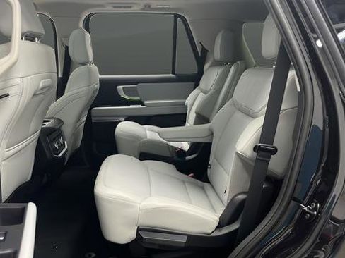 Used 2025 Ford Expedition Platinum AWD/4WD image 23