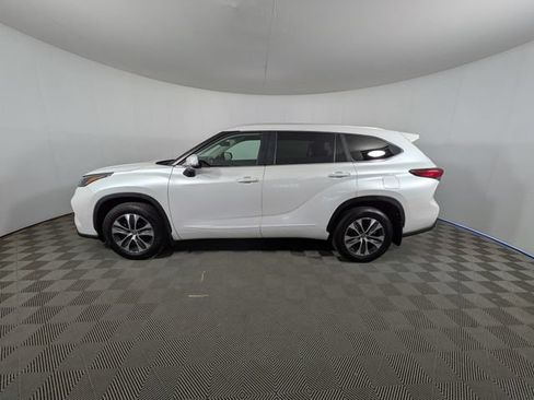 Used 2023 Toyota Highlander XLE AWD/4WD image 18