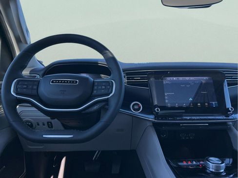 Used 2024 Jeep Wagoneer Base w/ Premium Group I image 11