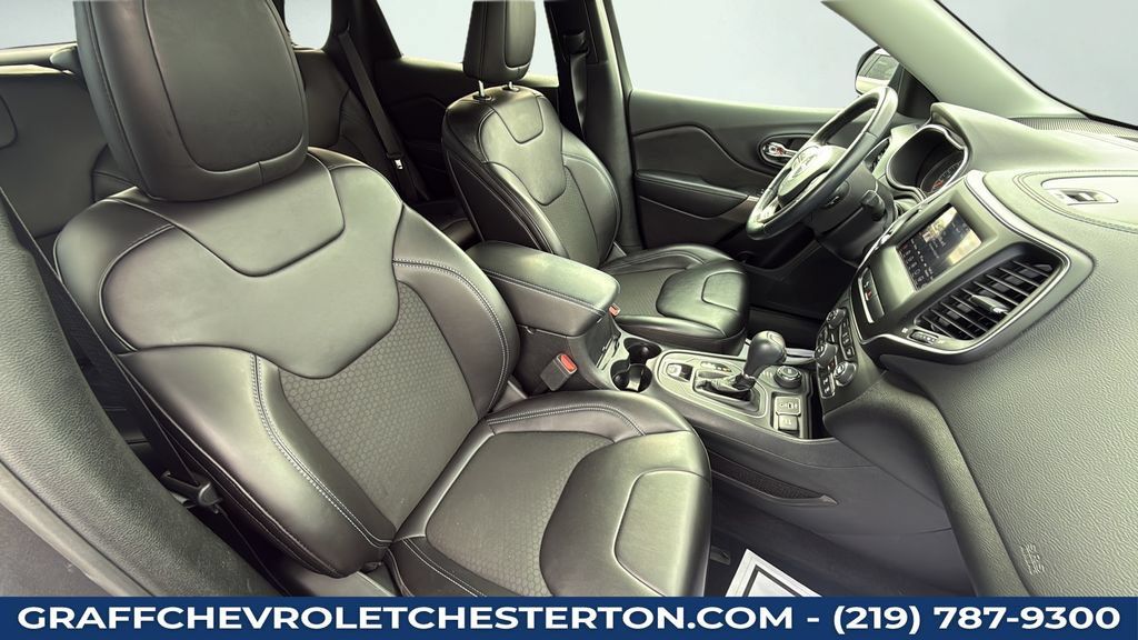 Used 2019 Jeep Cherokee Latitude Plus AWD/4WD image 35