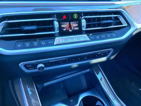 Used 2020 BMW X7 xDrive40i w/ Cold Weather Package image 31