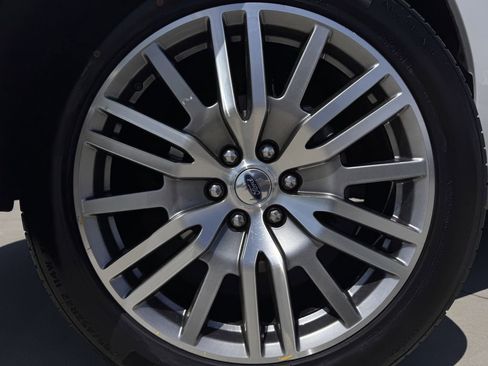 Used 2024 Ford Expedition Limited image 9