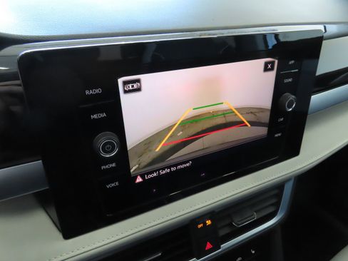 New 2026 Volkswagen Taos SE FWD image 19