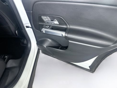 Used 2025 Mercedes-Benz GLB 250 4MATIC image 30