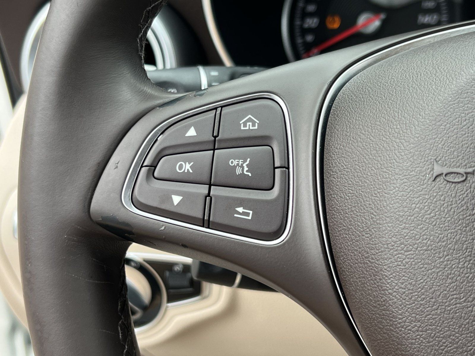 Used 2016 Mercedes-Benz C 300 4MATIC Sedan image 34