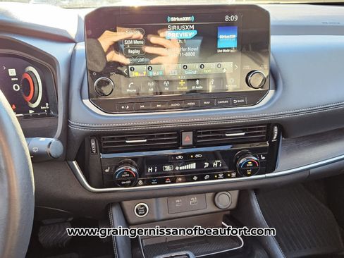 Used 2021 Nissan Rogue Platinum image 8