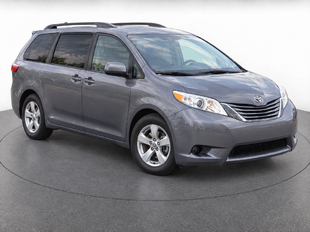 Used 2015 Toyota Sienna LE FWD image 7