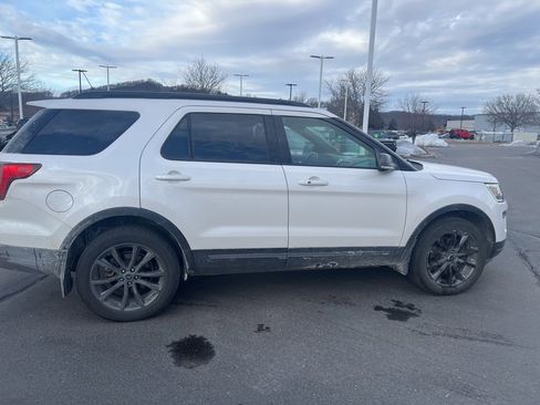 Used 2019 Ford Explorer XLT w/ XLT Sport Appearance Package image 5