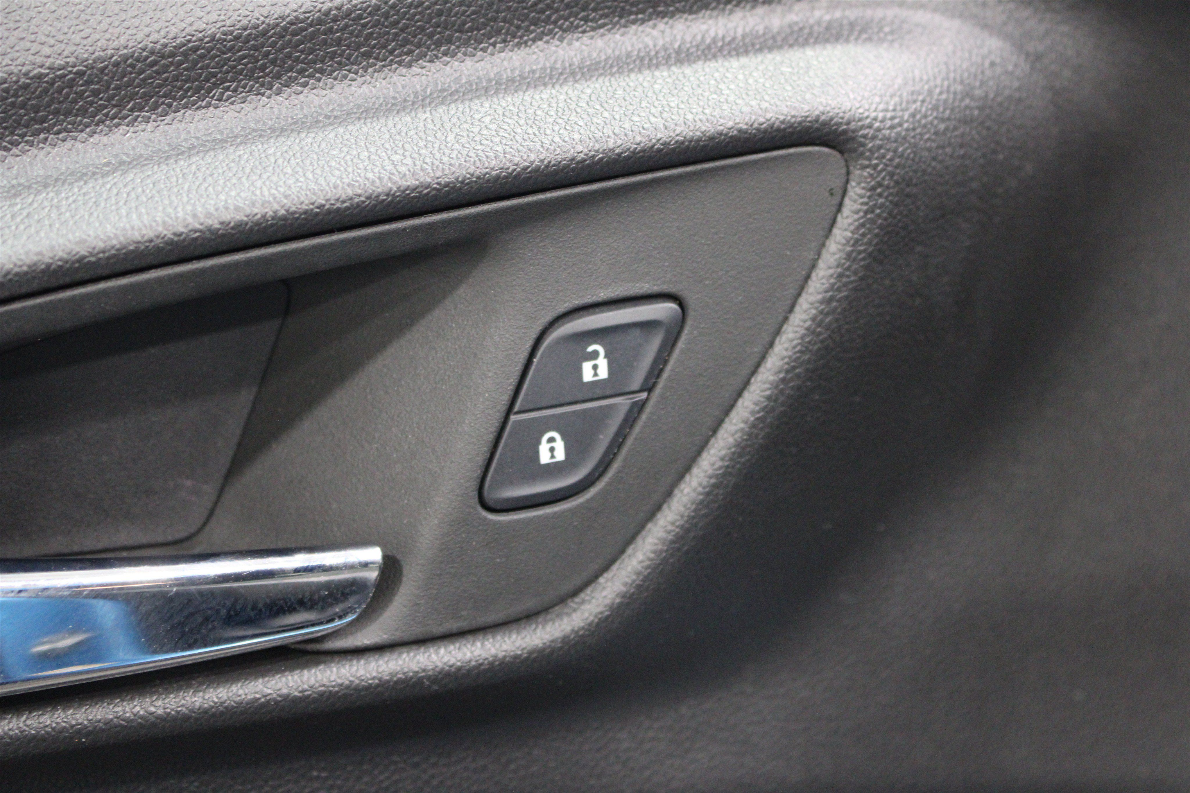 Used 2025 Chevrolet Trax RS w/ Driver Confidence Package FWD image 8