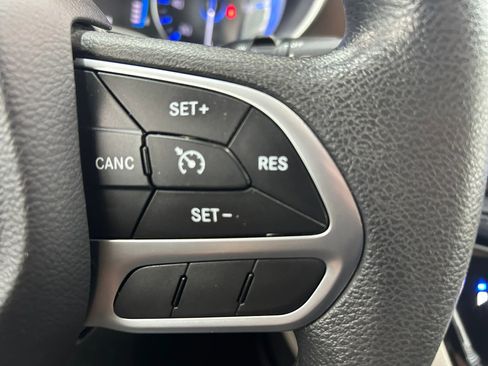 Used 2017 Chrysler Pacifica Touring w/ Tire & Wheel Group image 16