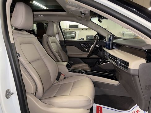 Used 2024 Lincoln Corsair Grand Touring image 28