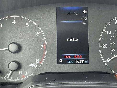 Used 2025 Toyota Corolla LE w/ Convenience Package FWD image 28