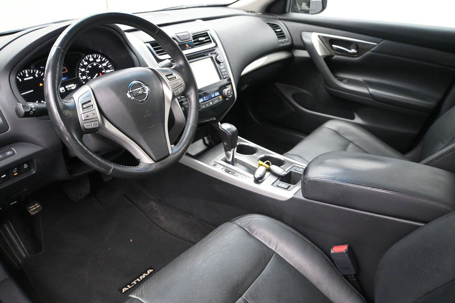 Used 2015 Nissan Altima 2.5 SL w/ Technology Package FWD image 3