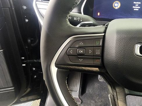 New 2025 Jeep Grand Cherokee Limited w/ Black Appearance Package image 17