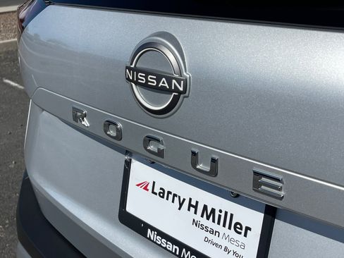 Used 2022 Nissan Rogue SV AWD/4WD image 21