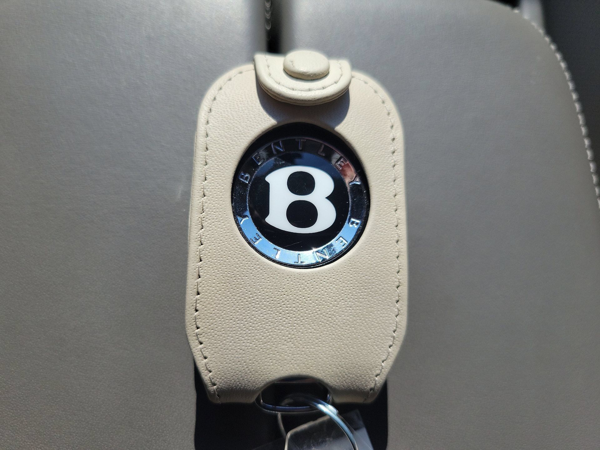 Certified 2023 Bentley Bentayga Plug-In Hybrid AWD/4WD image 47
