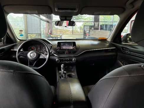 Used 2024 Nissan Altima 2.5 S FWD image 24