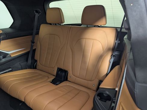 Used 2021 BMW X7 M50i image 23