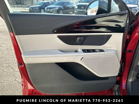 New 2026 Lincoln Nautilus Premier AWD/4WD image 11